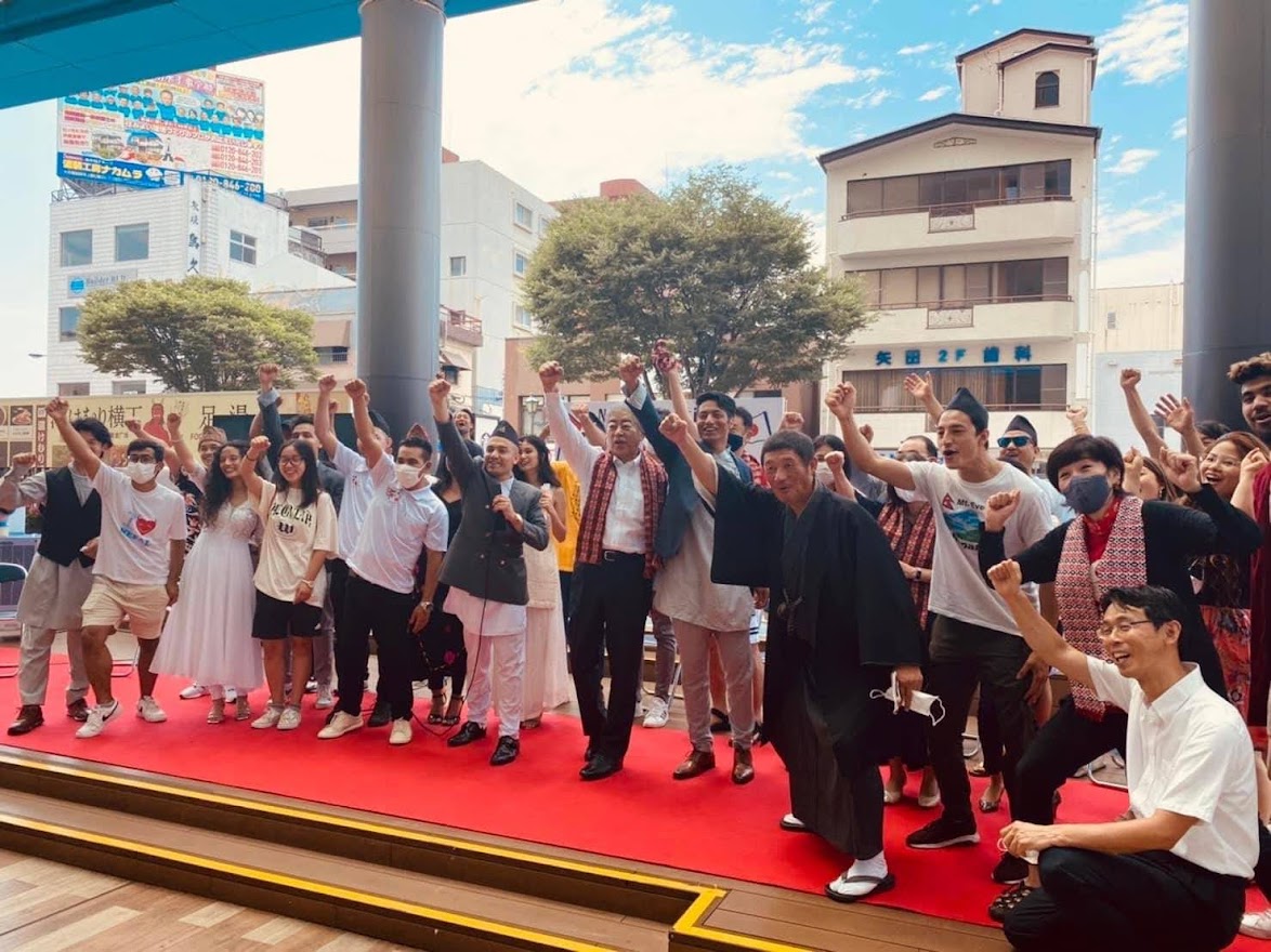 Raunak with Japanese delegates